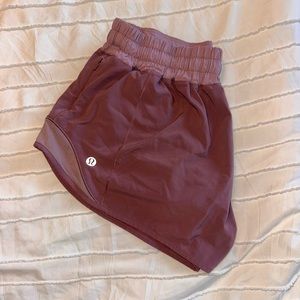 Lululemon Hotty Hot Short 2.5 inch size 6